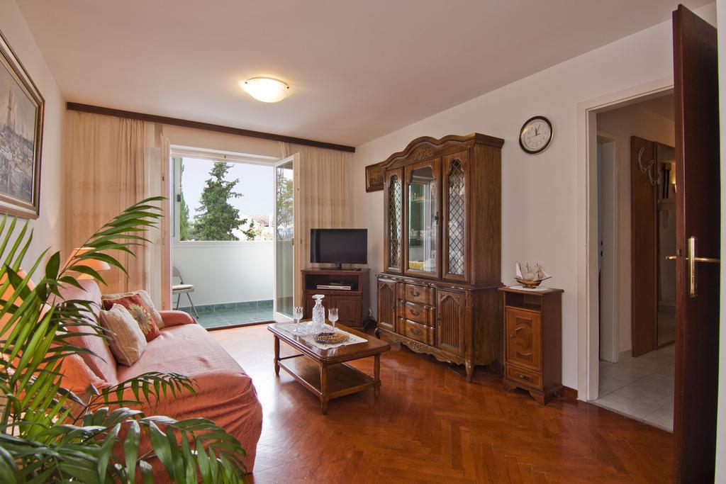 Apartment Tennis Split Room photo